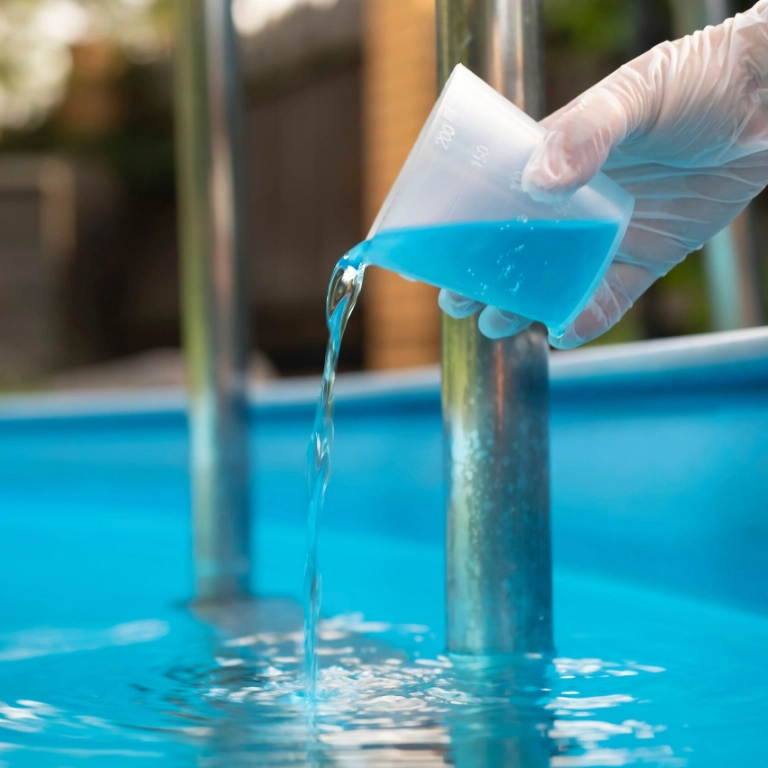 productos quimicos piscina scaled